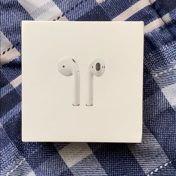 AirPods w/Charging Case